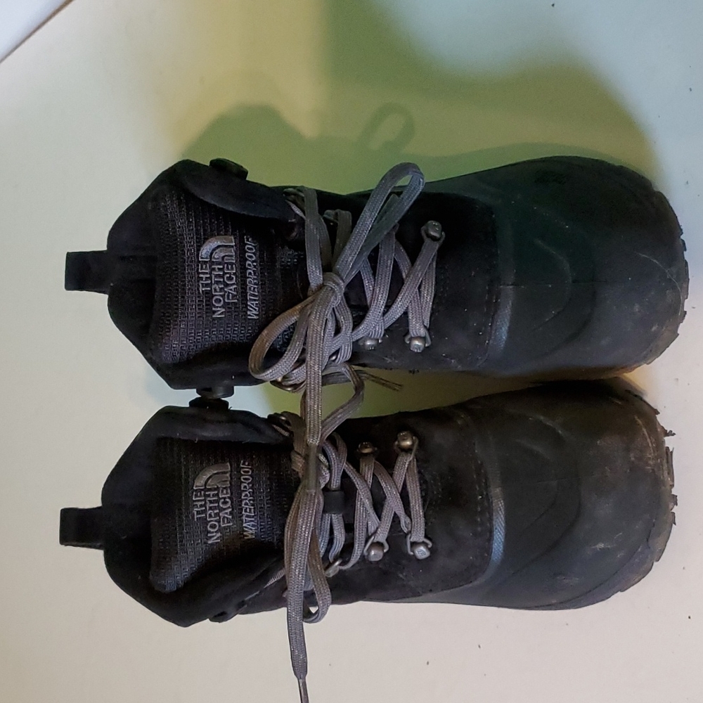The North Face kids 2 black hiking, winter boots